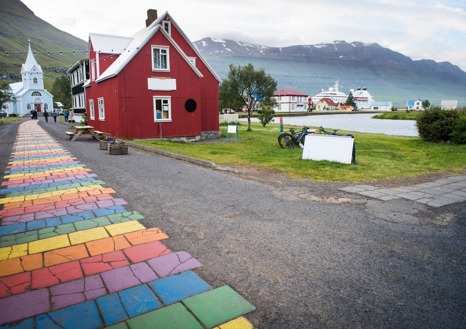 The Global Peace Index Score determines the safety of a country by examining a complicated number of factors such as homicide rate and violent assault rate. By this measure, Iceland is the world's safest country.